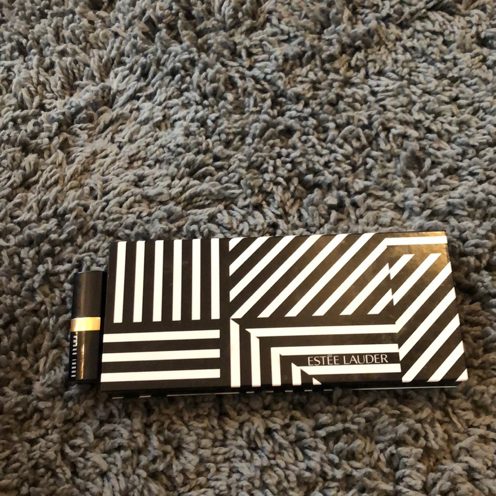 Estee Laudar and Bobbie Brow pallet and lipstick